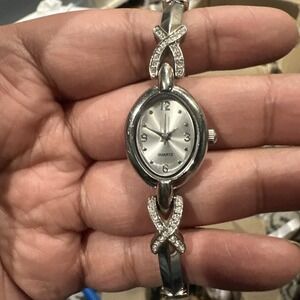 Working Oval Silvertone Rhinestone Ladies Dainty Watch New Battery‎ Fir 7in